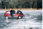2003. �v tele! A szem�lyg�pj�rm� s�lya kicsi, vagy a j�g teherb�r�sa nagy?