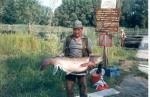 A j� horg�szfelszerel�snek k�sz�nhet�en b�szk�lkedhet Herhuter Imre a 32 kg-os amurj�ra